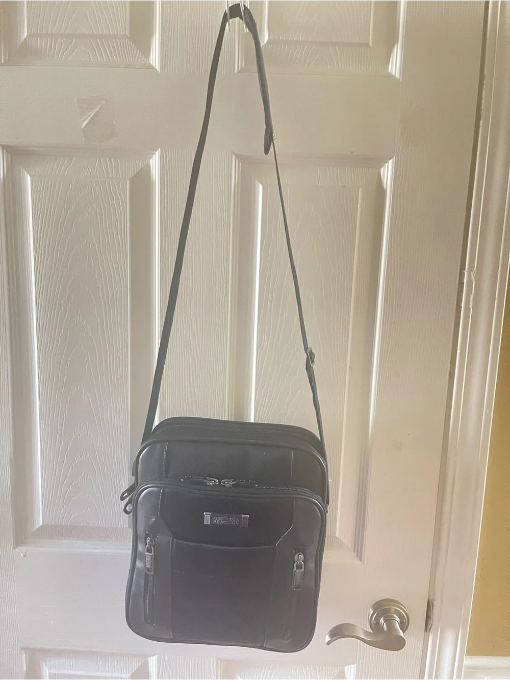 Kenneth Cole Reaction Black Leather Messenger Crossbody